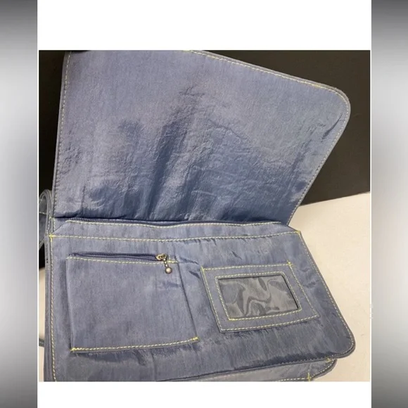 Baggallini Blue/Lime Nylon Multi-Pocket Crossbody Bag w/ Detachable Change Purse - Picture 4 of 15